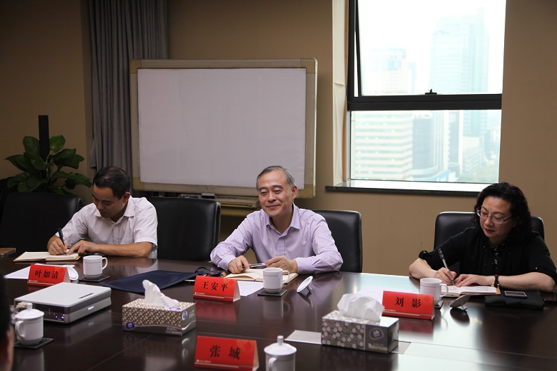 浙江旅游集團黨委副書記王安平一行來二輕集團交流工作