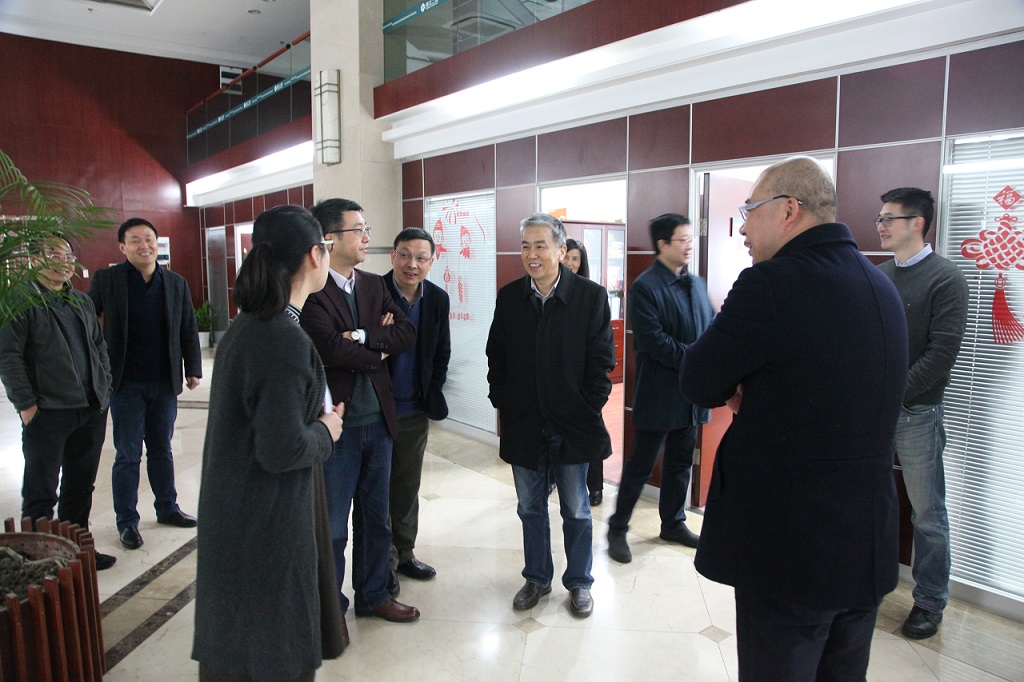 集團公司領導新年上班第一天走訪慰問干部員工