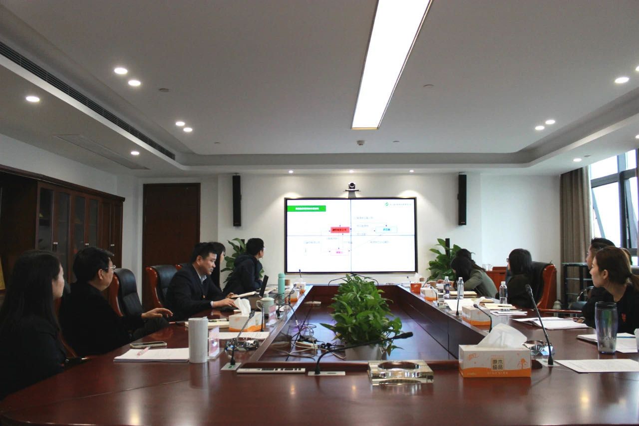 建設租賃公司召開“敬畏于心 擔當于行”業務培訓暨專題黨課