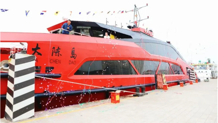 “大陳島”號豪華客輪抵達椒江，省二輕集團國瑞科技公司配套全船套電氣設備