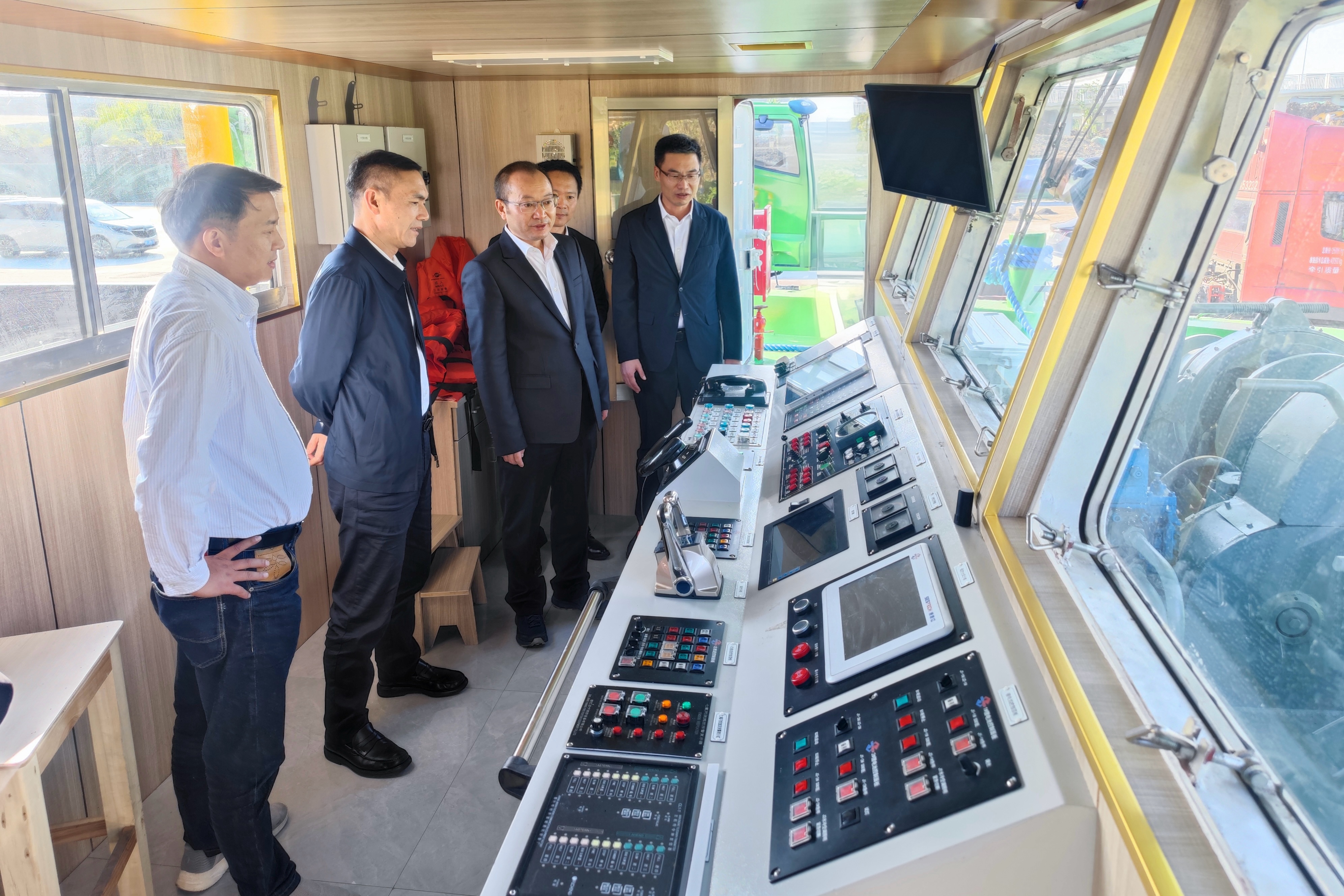 孫哲君一行赴湖州市吳興區調研內河新能源船舶有關工作